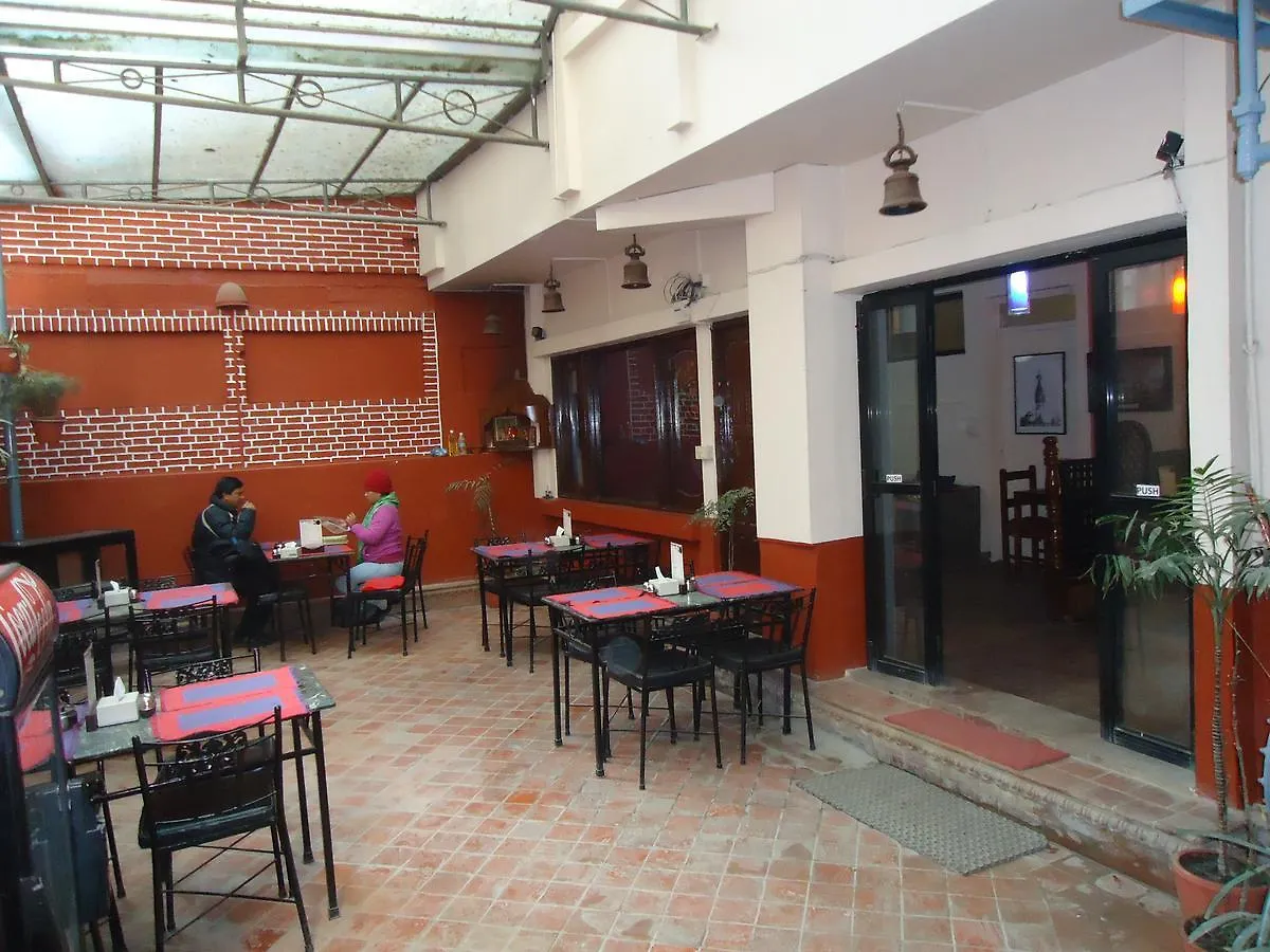 Hotel Earth House Kathmandu 2*,